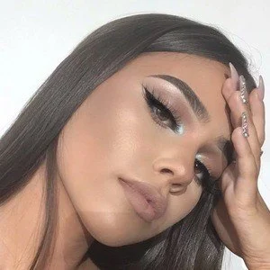 Leah Halton net worth