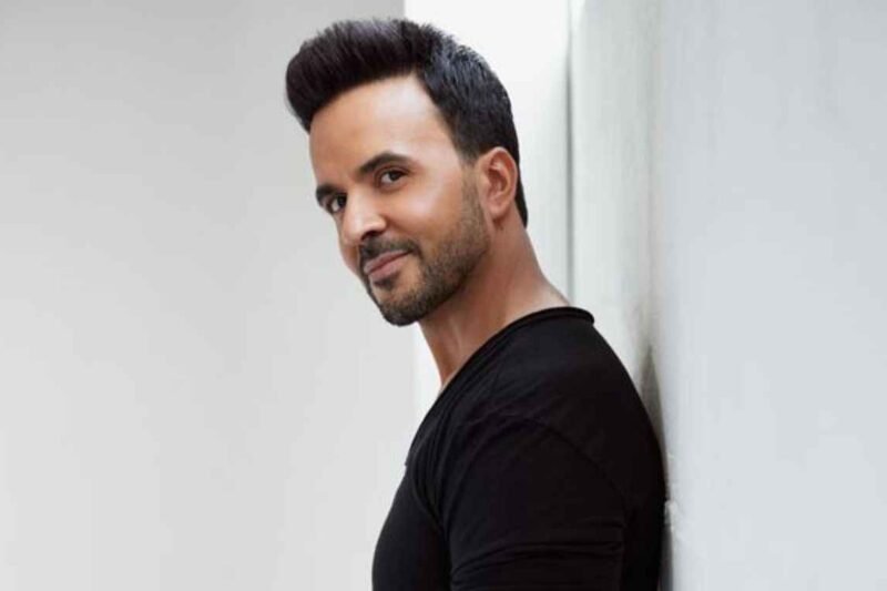 Luis Fonsi Net Worth, Age, Height, Biography & Family